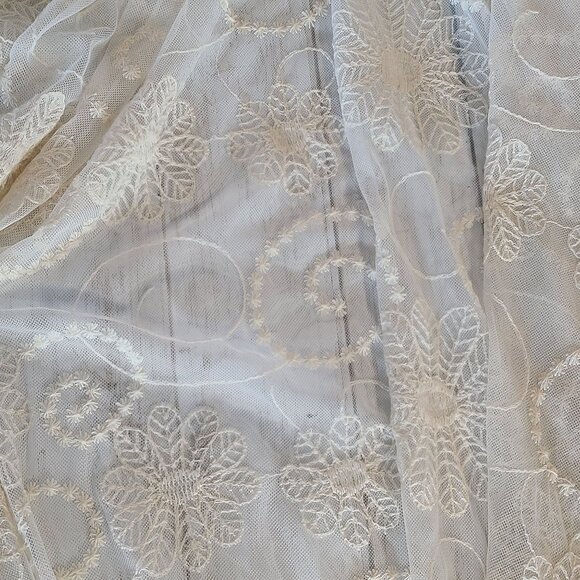 Torrid Sheer Lace Kimono Tasseled Embroidered OSFM NEW Cottage Feminine - Picture 9 of 9